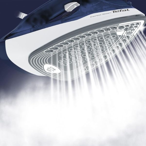 Bàn là hơi nước Tefal Express Steam FV2838E0 Bàn ủi mạnh mẽ, làm nóng nhanh và ủi hiệu quả bất cứ khi nào bạn cần.