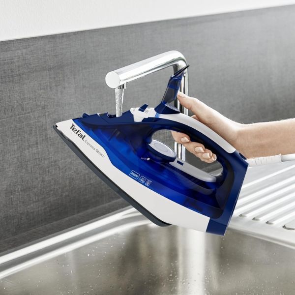 Bàn là hơi nước Tefal Express Steam FV2838E0 Bàn ủi mạnh mẽ, làm nóng nhanh và ủi hiệu quả bất cứ khi nào bạn cần.