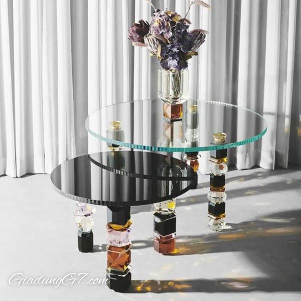 Bàn Louisiana Reflections Copenhagen kết hợp xu hướng hiện đại với các chi tiết và vật liệu lấy cảm hứng từ phong cách Glam Art Décor.