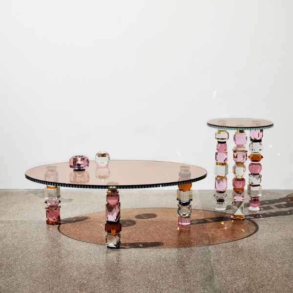 Bàn pha lê Reflections Copenhagen Coffee Azalea với chân pha lê màu hồng và cam sang trọng