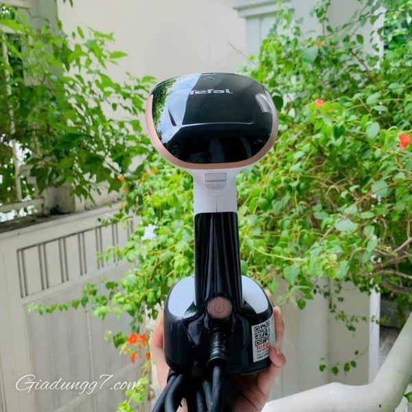 Bàn ủi hơi nước cầm tay Tefal DT3030E0 Công suất mạnh mẽ và lượng phun hơi liên tục