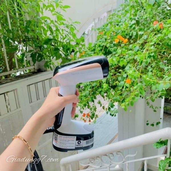 Bàn ủi hơi nước cầm tay Tefal DT3030E0 Thiết kế nhỏ gọn và tiện lợi