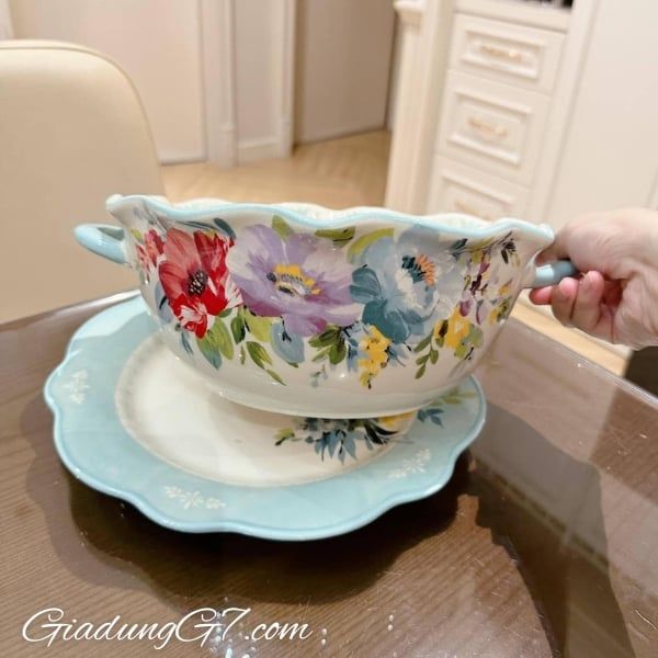 Bát gốm The Pioneer Woman Sweet Romance Blossom 25cm Thiết Kế Tay Cầm Tiện Lợi