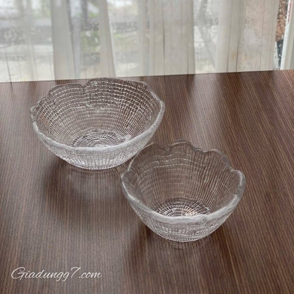 Bát IVV Round Bowl 11cm được làm thủ công bằng thủy tinh, có đặc điểm là vẻ ngoài trang nhã