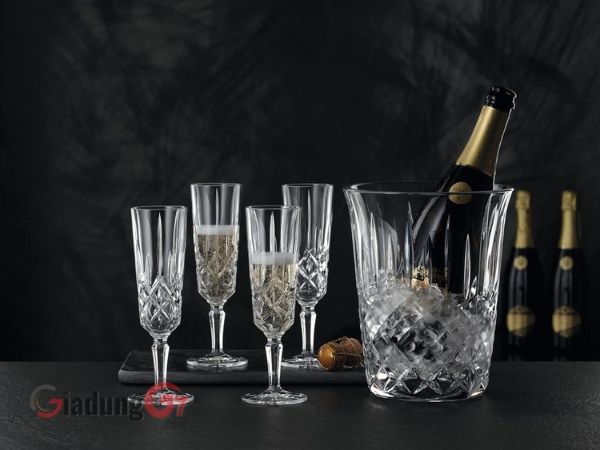 Bình đựng đá Nachtmann Noblesse 102385 chất liệu pha lê cao cấp đựng vừa một chai tiêu chuẩn đựng đá viên, rượu sâm panh, rượu vang sủi hoặc rượu tĩnh