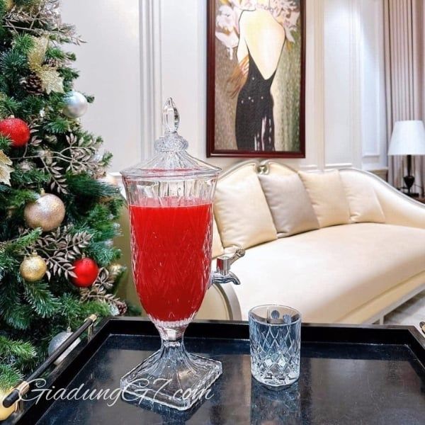 Bình đựng nước pha lê Godinger Dublin 2 lít này kết hợp nét duyên dáng cổ điển và sự tinh tế hiện đại