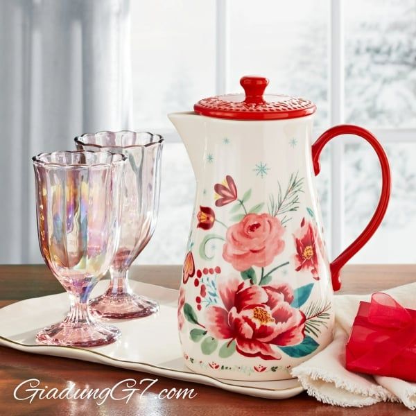 Bình Nước The Pioneer Woman Merry Meadow 1.9L – Trang Trí Hoàn Hảo Cho Mùa Lễ