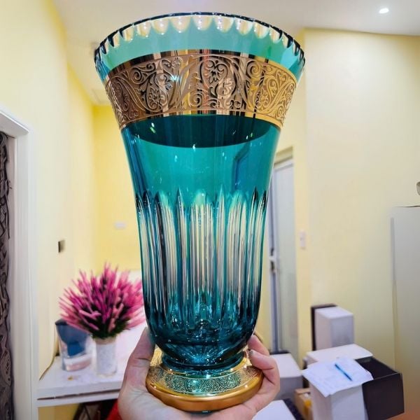 Bình hoa pha lê chân đế xanh ngọc Ales Zverina 55cm hoa văn khắc hoàn bằng tay