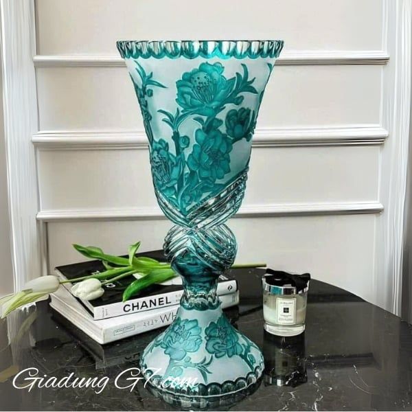 Bình hoa pha lê cúp Sakura Ales Zverina 50.5cm được làm thủ công hoàn toàn bằng pha lê màu Vĩnh Cửu