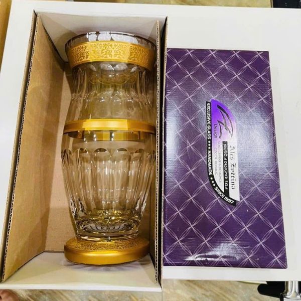 Bình hoa pha lê Romantic Ales Zverina 30cm có chân đế được làm thủ công hoàn toàn bằng pha lê màu Vĩnh Cửu và mạ vàng 24k