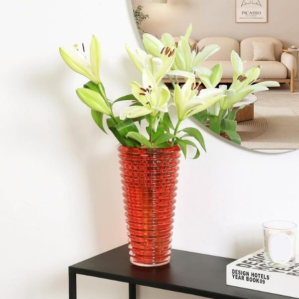 Bình hoa vân sóng Ruby cực kỳ đa năng và đặc biệt phù hợp với các loại hoa thân dài có đầu tròn lớn