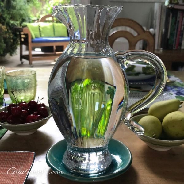 Bình nước IVV Maitre 1300ml Giống như một bông hoa dâm bụt đang nở
