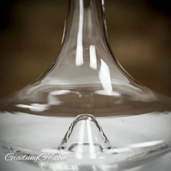 Bình Thở Rượu Decanter Peugeot 230012 Ibis Magnum 1.5 Lít với Nút thủy tinh của nó giúp giảm thiểu sự tiếp xúc với không khí.