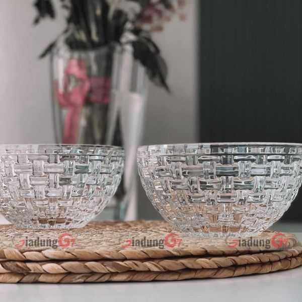 Bộ 2 bát pha lê Nachtmann Bossa Nova 102253 Thiết kế tươi sáng và hấp dẫn sẽ không khiến bất kỳ người sành pha lê nào thờ ơ
