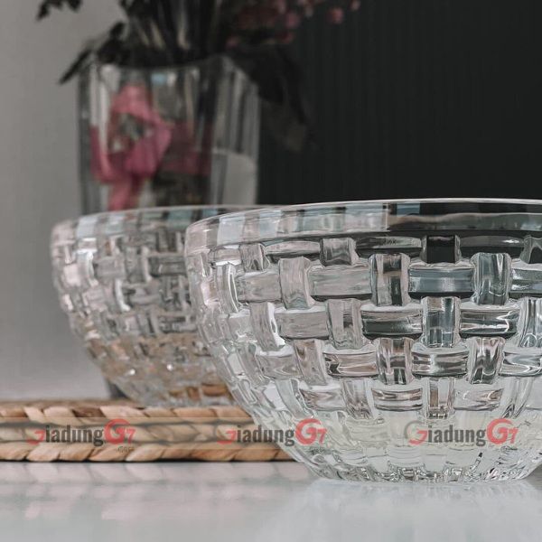 Bộ 2 bát pha lê Nachtmann Bossa Nova 102253 có thể dùng chiếc bát để bày trí các món ăn tạo ra sự hòa quyện hoàn hảo giữa màu sắc, ánh sáng