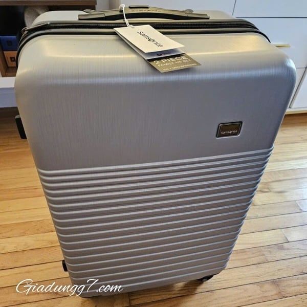 Vali Samsonite Piece size 24 với đầy đủ tính năng cho một kỳ nghỉ gia đình hoàn hảo.