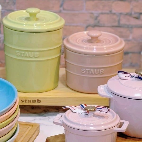 Bộ 3 hũ sứ Staub Pastel có nắp Màu sắc: hồng, xanh cốm, xanh dương