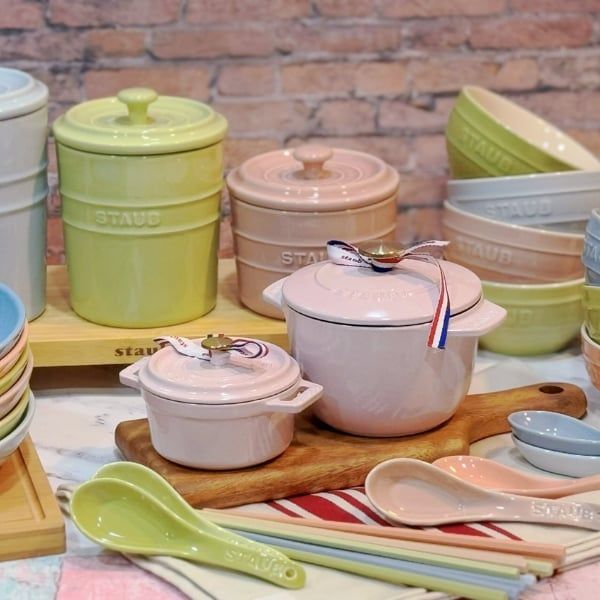 Bộ 3 hũ sứ Staub Pastel có nắp Màu sắc: hồng, xanh cốm, xanh dương