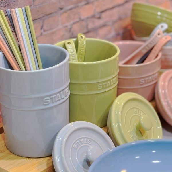 Bộ 3 hũ sứ Staub Pastel có nắp Màu sắc: hồng, xanh cốm, xanh dương