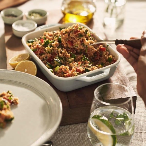Bộ 3 khay nướng Staub màu xanh dương hình chữ nhật có thể xếp chồng lên nhau, đáp ứng mọi nhu cầu nướng bánh ngọt và mặn của bạn