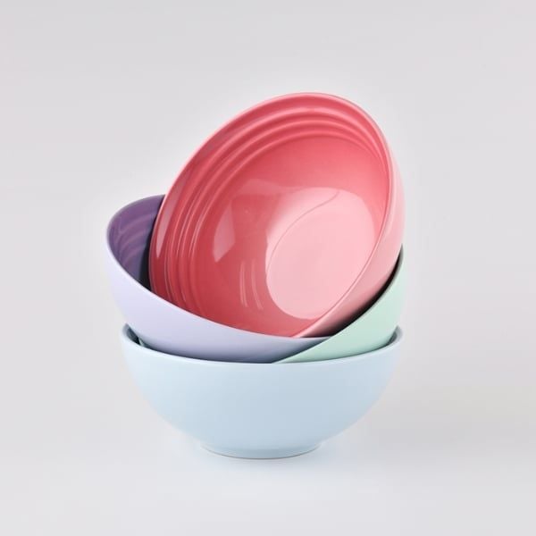 Bộ 4 bát Le Creuset 16cm đựng ngũ cốc ăn sáng này được làm bằng sứ tráng men, nung ở nhiệt độ cao 1400°C