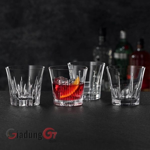 Những ly whisky cổ điển với các chi tiết được đánh bóng đặc biệt từ dòng Classix sẽ tạo thêm điểm nhấn phù hợp cho cả sự kiện lễ hội lẫn buổi chiều bình thường ngồi ngoài hiên