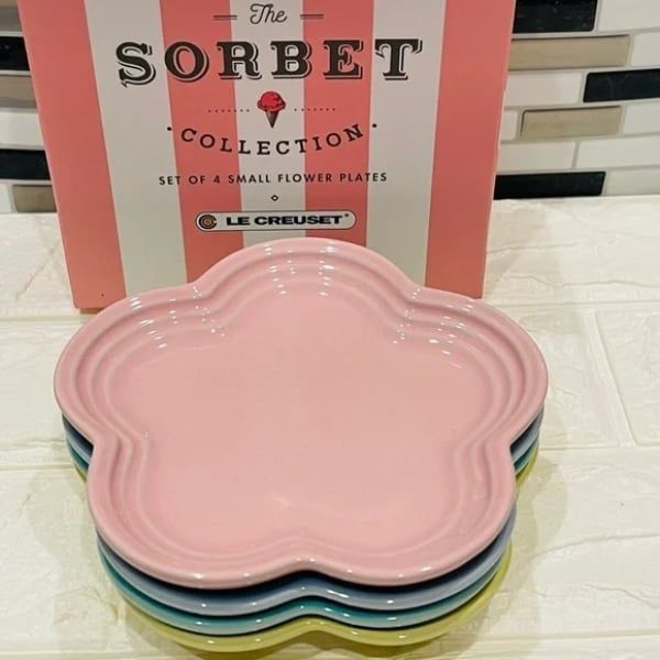 Bộ 4 đĩa Le Creuset Sorbet hình cánh hoa 23cm Chất liệu gốm sứ cao cấp – Stoneware