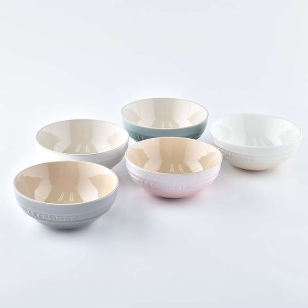 Bộ 5 bát Le Creuset size 15cm với Lớp men mịn, chống trầy xước và dễ vệ sinh