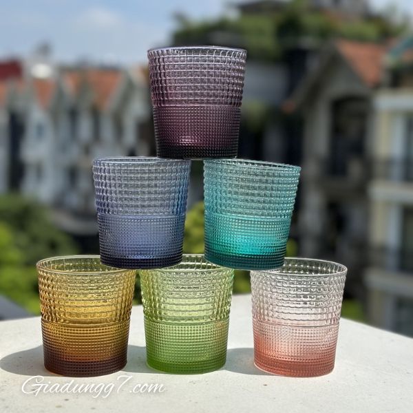Bộ 6 cốc thủy tinh màu IVV Speedy 280ml có thiết kế quang học kép, lý tưởng cho cả mục đích sử dụng hàng ngày và trang trọng.