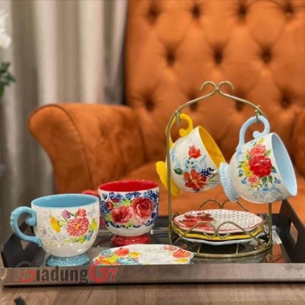 Bộ 4 cốc trà sứ The Pioneer Woman 420ml - Tạo điểm nhấn trong căn bếp của bạn với Bộ trà lãng mạn ngọt ngào The Pioneer Woman.