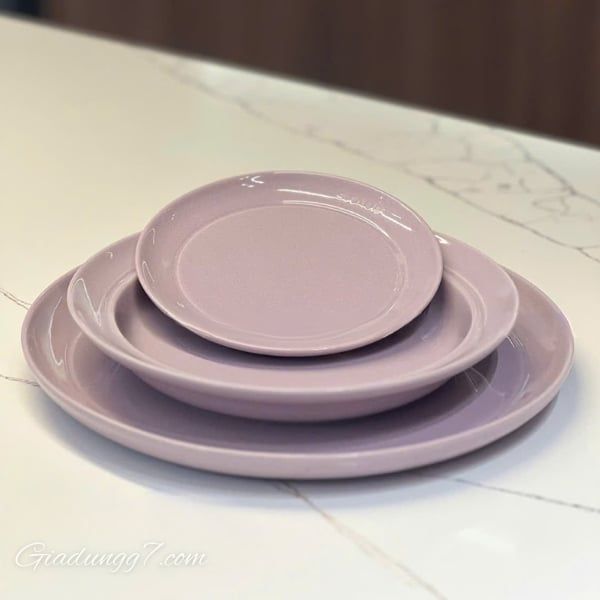 Chất liệu sứ cao cấp:  Được nung ở nhiệt độ cao, bền chắc, khả năng chống xước, chịu nhiệt tốt.