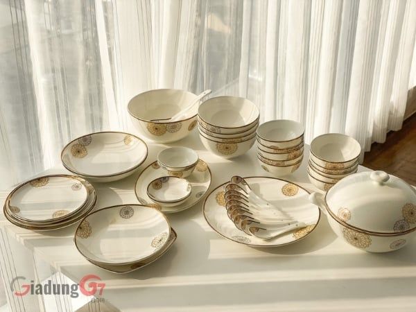 Bộ bát đĩa sứ xương Imperialondon hoa đồng tiền nhẹ nhưng bền, sứ xương là loại gốm bền nhất trong số các loại gốm sứ.