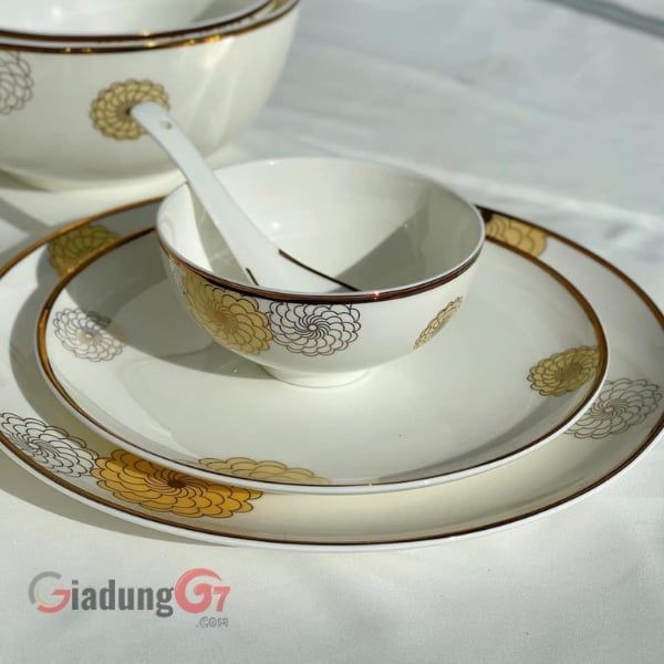 Bộ bát đĩa sứ xương Imperialondon hoa đồng tiền là món đồ hoàn hảo để sử dụng cho hầu hết mọi bữa ăn.