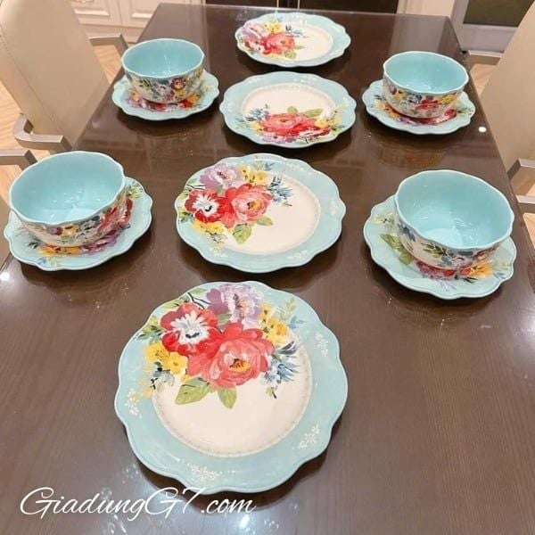 Bộ bát đĩa gốm The Pioneer Woman Sweet Romance Blossom 12 món Thiết Kế Hoa Cổ Điển, Quyến Rũ