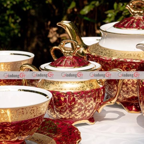 Bộ cà phê sứ Royal Czech Porcelain đỏ dây vàng là một trong những thương hiệu gốm sứ lâu đời nhất của Cộng Hòa Séc