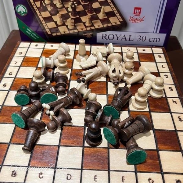 Bộ cờ vua quốc tế gỗ châu Âu Albatros Royal được làm thủ công ở Ba Lan từ gỗ trồng trong trang trại