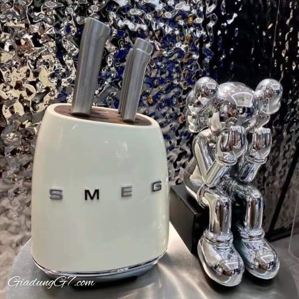 Bộ dao Smeg KBSF02CR màu kem (6 dao, 1 giá đỡ) Thiết kế và vật liệu cao cấp