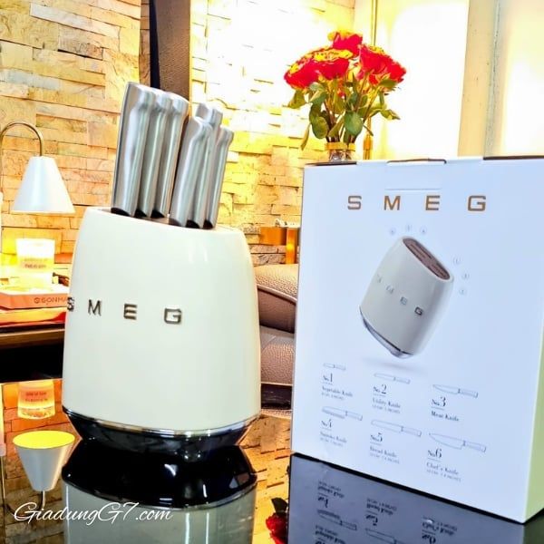 Bộ dao Smeg KBSF02CR màu kem (6 dao, 1 giá đỡ) Được thiết kế cẩn thận để nâng cao môi trường bếp của bạn