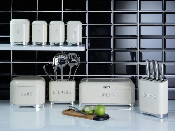 Bộ dao thép không gỉ Lovello Retro 5 món KitchenCraft có thiết kế sang trọng, đặt ở bếp nào cũng hợp các nàng nha