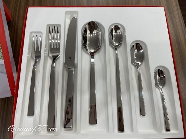 Bộ dao thìa dĩa Zwilling King 42 món Cảm giác cầm nắm thoải mái – Cân bằng hoàn hảo