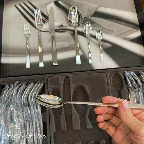 Bộ dao thìa dĩa Zwilling King 42 món Thành phần vật liệu: thép không gỉ 18/10