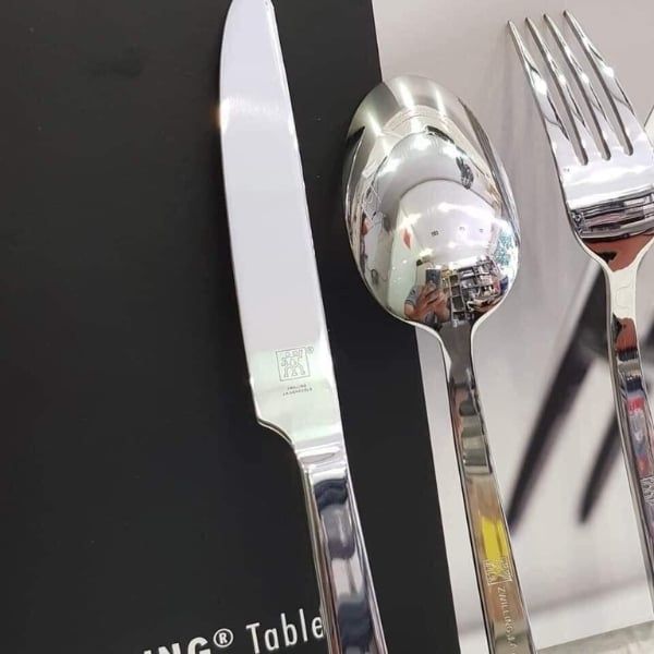 Bộ dao thìa dĩa Zwilling King 60 món Bề mặt kim loại: được đánh bóng