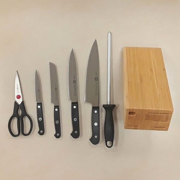 Bộ dao Zwilling Gourmet 7 món được trang bị 6 món và hộp đựng dao