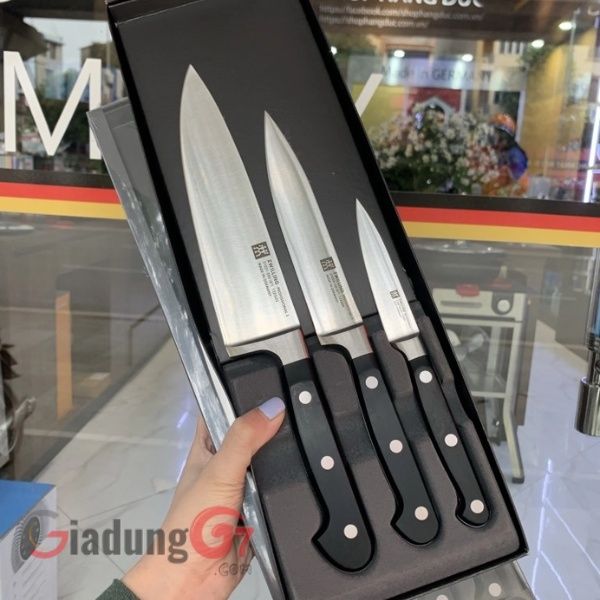 Bộ dao Zwilling Professional S sản xuất tại Đức và được giới đầu bếp đánh giá vô cùng bền, sắc và bén