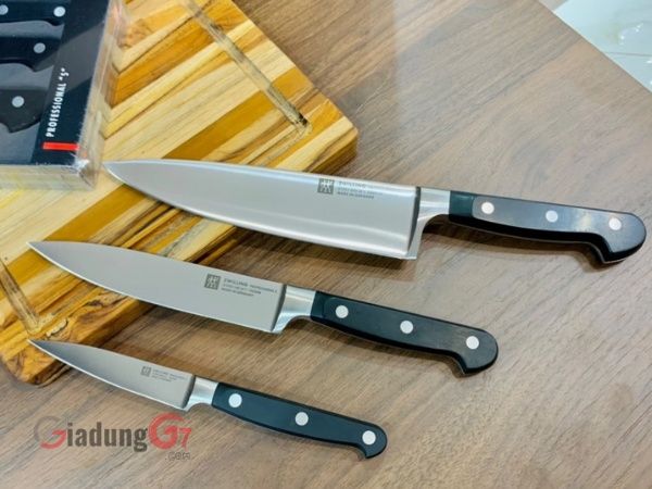 Bộ dao Zwilling Professional S 3 món là sản phẩm nên có trong mỗi căn bếp của bạn