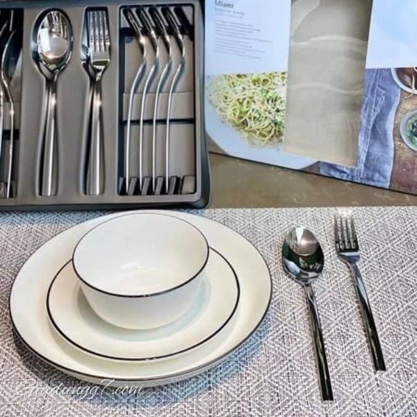 Bộ dĩa thìa WMF cao cấp 12 món tinh tế, đơn giản, sang trọng, an toàn với sức khỏe gia đình.