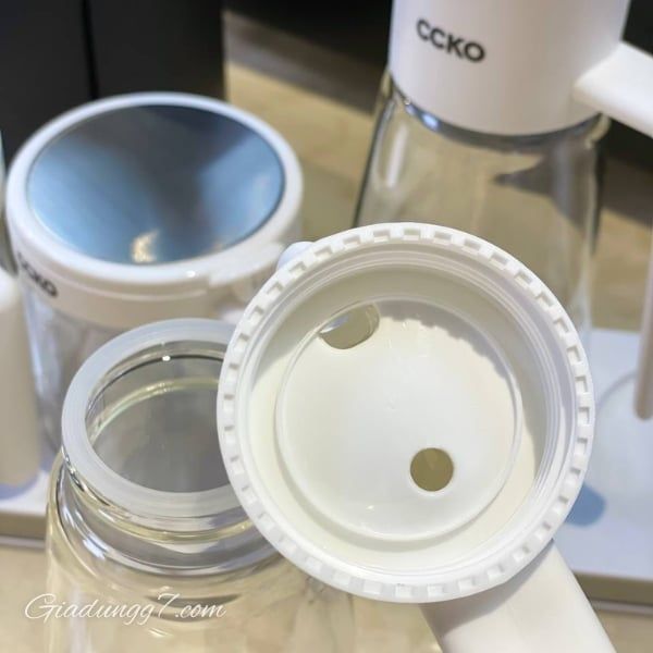 Bộ đựng gia vị CCKO thủy tinh cao cấp 4 món  Sẵn 2 màu: màu đen và màu trắng