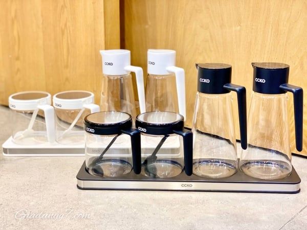 Bộ đựng gia vị CCKO thủy tinh cao cấp 4 món  Sẵn 2 màu: màu đen và màu trắng