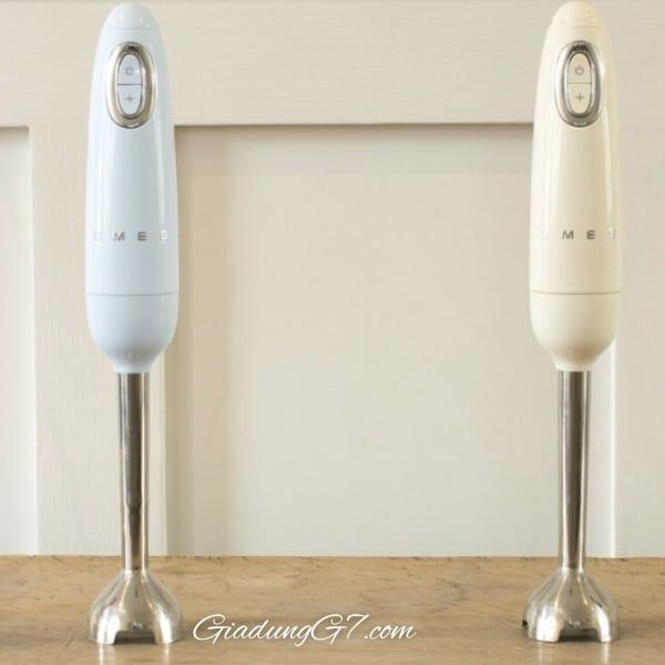 Máy xay cầm tay Smeg HBF03PBEU được thiết kế với vỏ bằng inox chắc chắn, giúp cho máy trông rất đẹp và bền