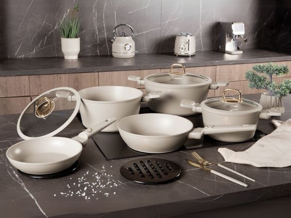 Bộ nồi Berlinger Haus BH/8080 5 món 10 chi tiết màu kem là một trong những dòng sản phẩm được ưa chuộng nhất của Bộ sưu tập BerlingerHaus Emerald